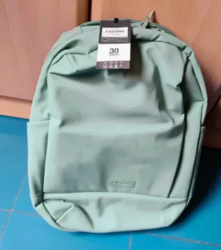 Mochila Eastpak impermeable nueva