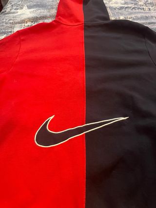 Sudadera Nike bicolor negra y roja