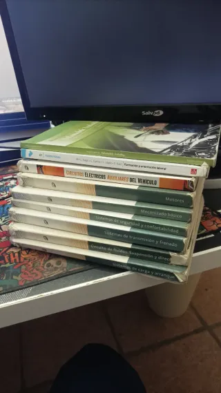 Libros de primer y segundo año de ELECTROMECÁNICA.