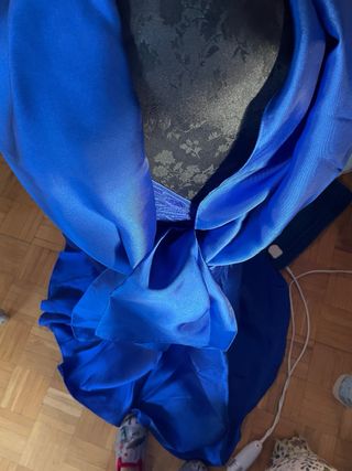 Vestido fiesta azul corte mullet