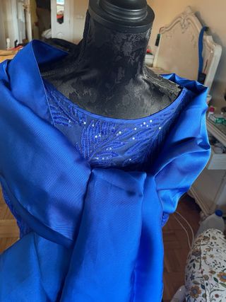 Vestido fiesta azul corte mullet