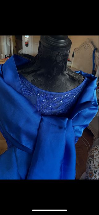 Vestido fiesta azul corte mullet