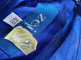 Vestido fiesta azul corte mullet