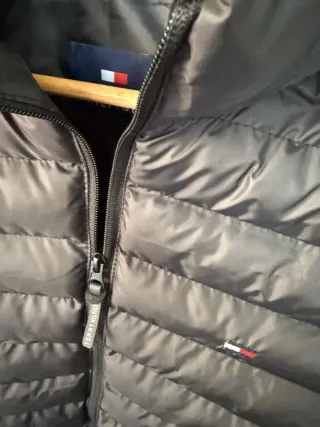 Chaleco Tommy Hilfiger negro. Unisex