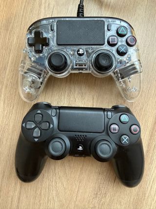 Playstation 4 (PS4) + 2 Mandos