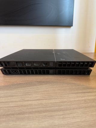 Playstation 4 (PS4) + 2 Mandos