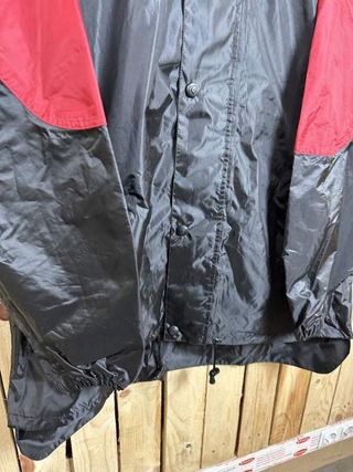 Chaqueta T-L Cortavientos Impermeable Rojo