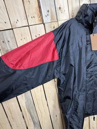 Chaqueta T-L Cortavientos Impermeable Rojo