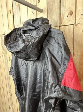 Chaqueta T-L Cortavientos Impermeable Rojo