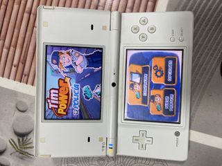 Nintendo DSi Blanca con Accesorios y Juegos