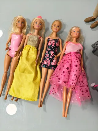 Lote de muñecas Barbie y Ken