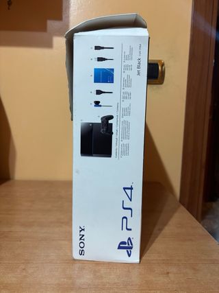 PS4 Fat con Scatola, 2 Controller e 7 Giochi