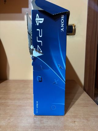 PS4 Fat con Scatola, 2 Controller e 7 Giochi