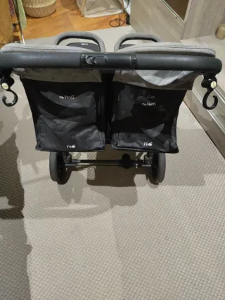 Silla gemelar gris, con capazos,(no se hace envío)