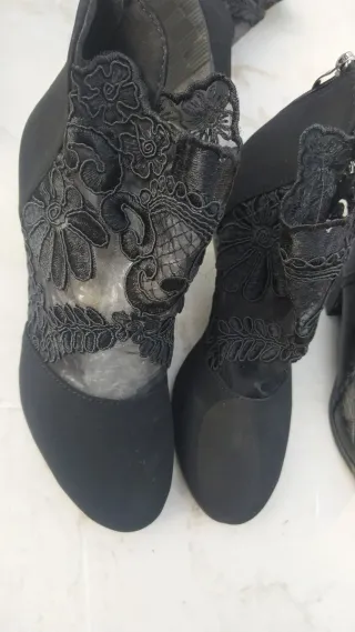 Botas negras con botones mirá mí perfil