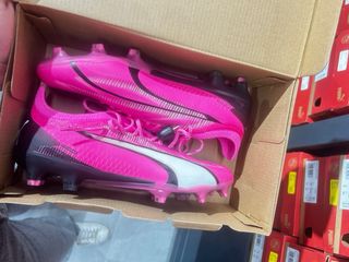 Chuteiras Puma Ultra Rosa e Branco