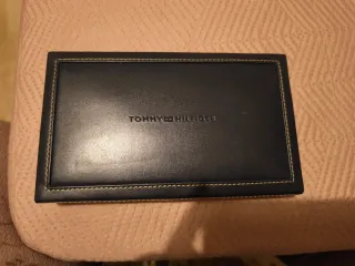 Billetera Tommy Hilfiger Negra Cremallera. Origina