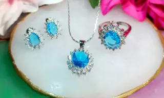 Conjunto collar, pendientes y anillo, celeste S925