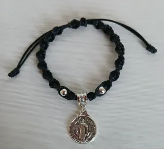 22 Pulseras Ajustables Nudo Celta y medallas