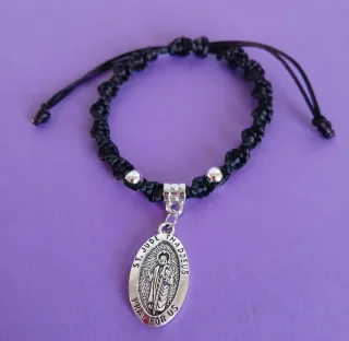 22 Pulseras Ajustables Nudo Celta y medallas