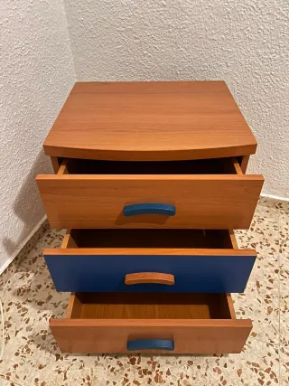 Conjunto de armario y mesita de noche