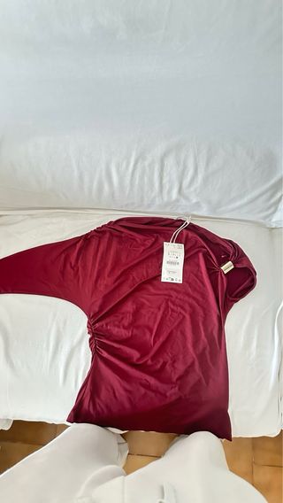 Blusa asimétrica rojo vino talla L