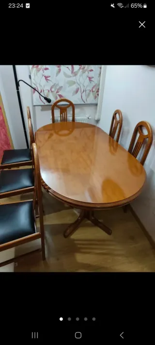 Tavolo da pranzo ovale in legno, senza sedie