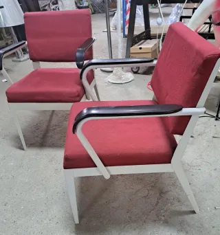 2 Sillones Vintage Tapizados Rojo y Metal