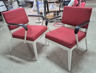 2 Sillones Vintage Tapizados Rojo y Metal