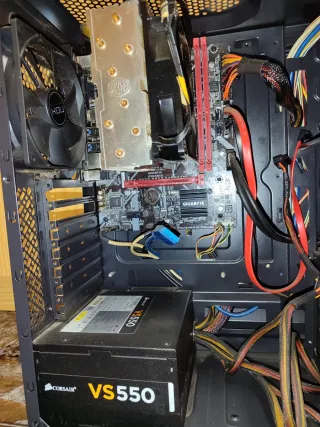 Torre de ordenador + pantalla 1080p