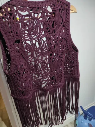 Chaleco Zara color burdeos