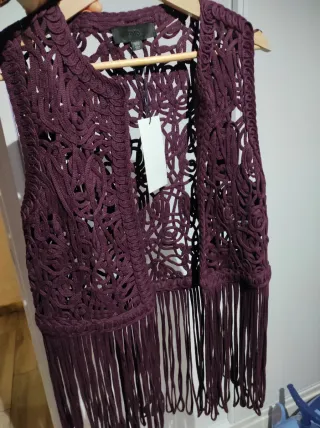 Chaleco Zara color burdeos