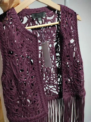 Chaleco Zara color burdeos