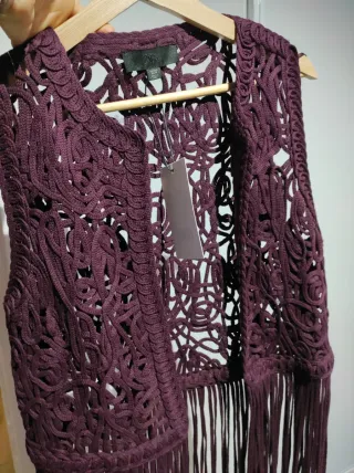 Chaleco Zara color burdeos