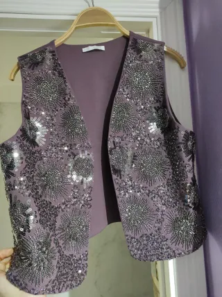 Chaleco Zara Morado con Pedrería