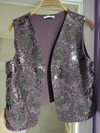 Chaleco Zara Morado con Pedrería