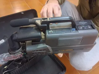 Videocamera Philips VHS HQ anni '80