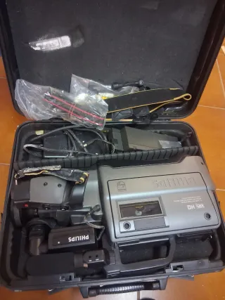 Videocamera Philips VHS HQ anni '80