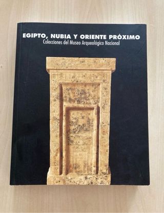 Varios libros del Museo Arqueológico Nacional