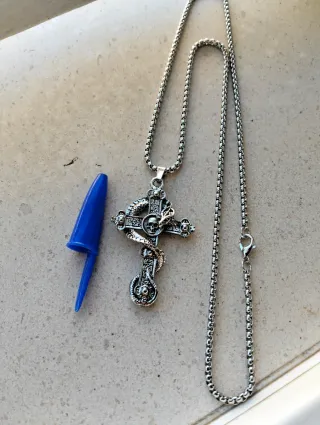 Cadena Cruz Dragón Calavera Gótico