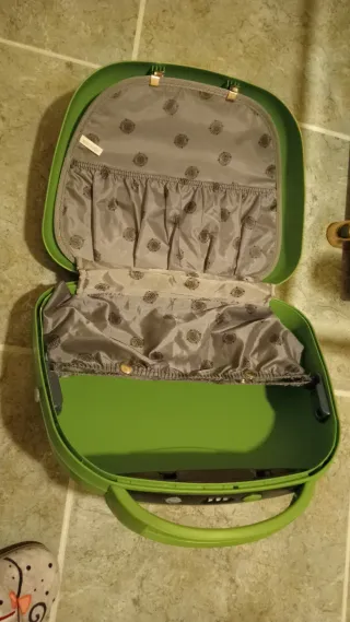 Neceser rígido de mano verde