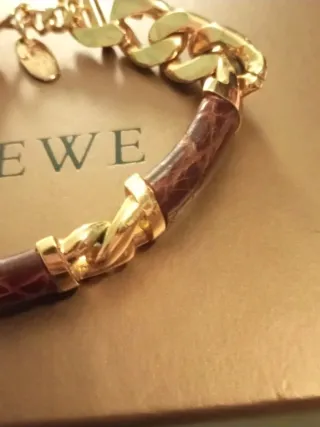 Pulsera Loewe Oro y Piel Marrón