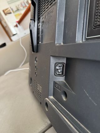 Televisor Sony Bravia con soporte