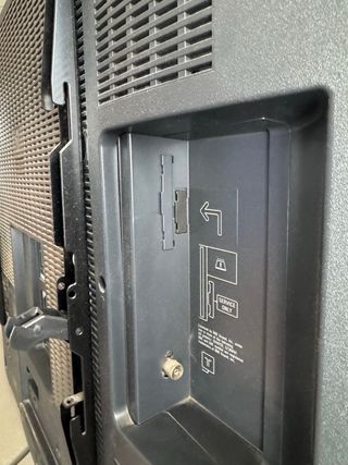 Televisor Sony Bravia con soporte