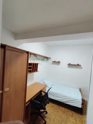 Se alquila habitación en a Av la paz