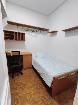 Se alquila habitación en a Av la paz