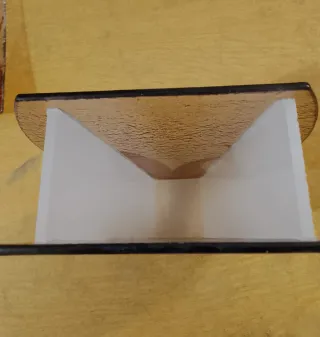 Centro de mesa de cristal con diseño de llamas