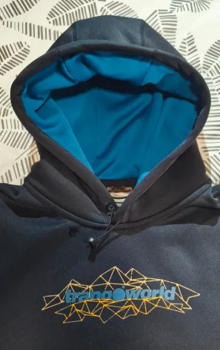 Sudadera Trangoworld negra con capucha