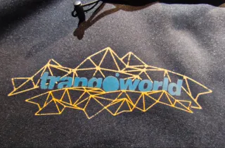 Sudadera Trangoworld negra con capucha