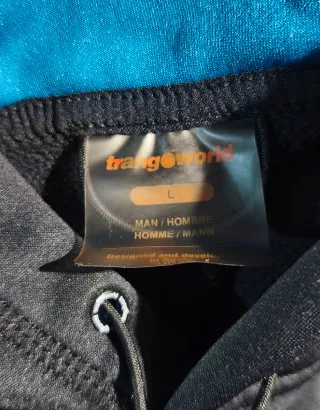 Sudadera Trangoworld negra con capucha